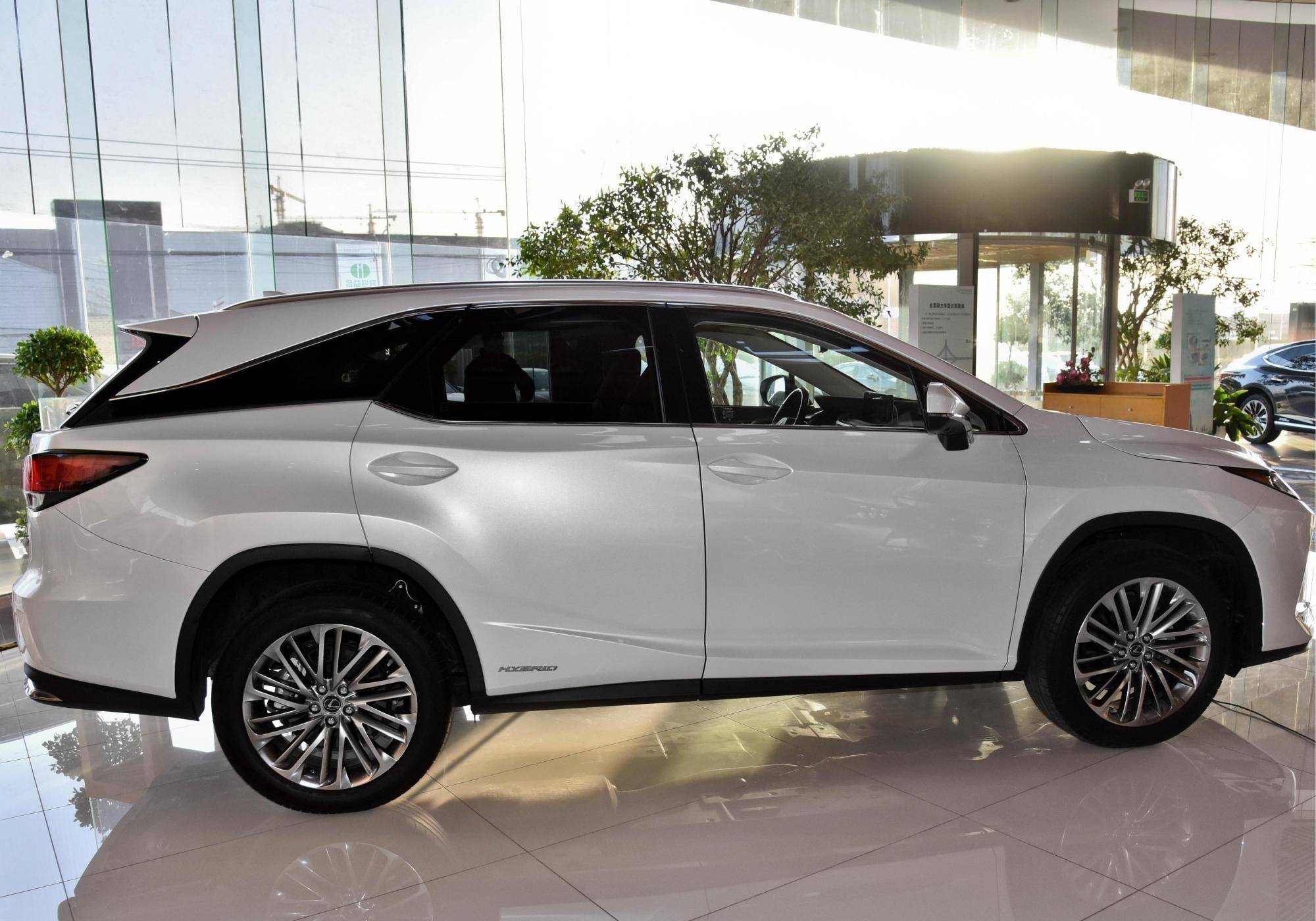 日系进口豪华suv车长5米油耗却只有7l实拍雷克萨斯rx