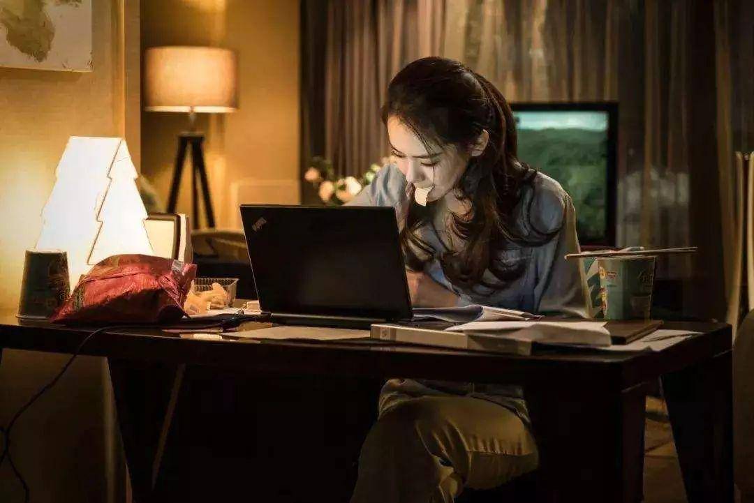 设计公司加班到凌晨 68e92be4872241648ea620f0c82c272b.jpeg