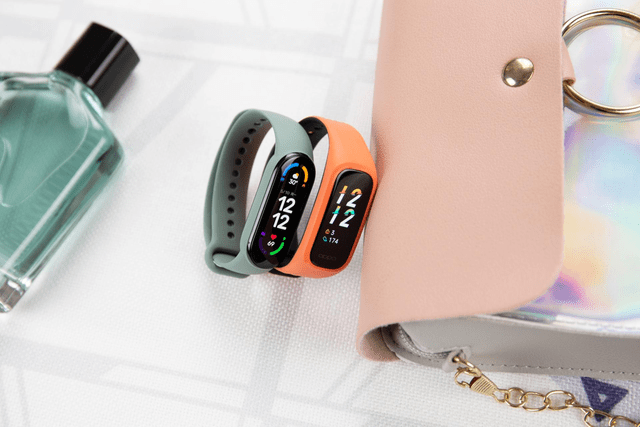 运动装备二选一oppo手环活力版还是小米手环6实际差距在这