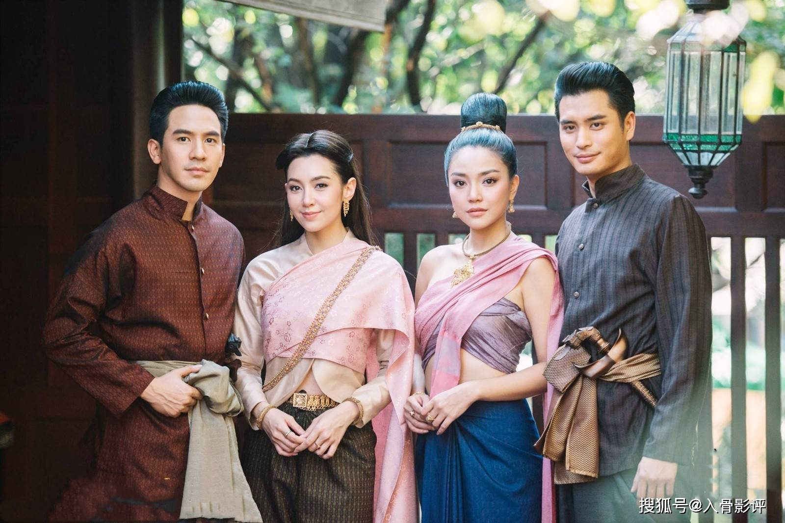 此外这部剧中也向我们展示了许多泰国的传统文化.