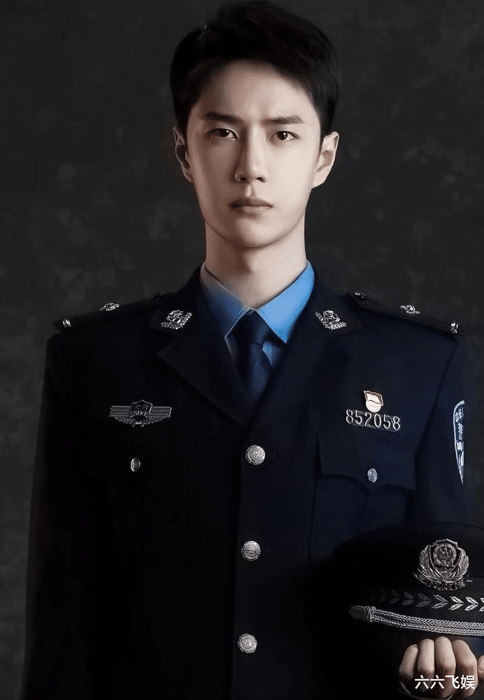 此前,王一博还在《冰与火》中饰演一名缉毒警察.