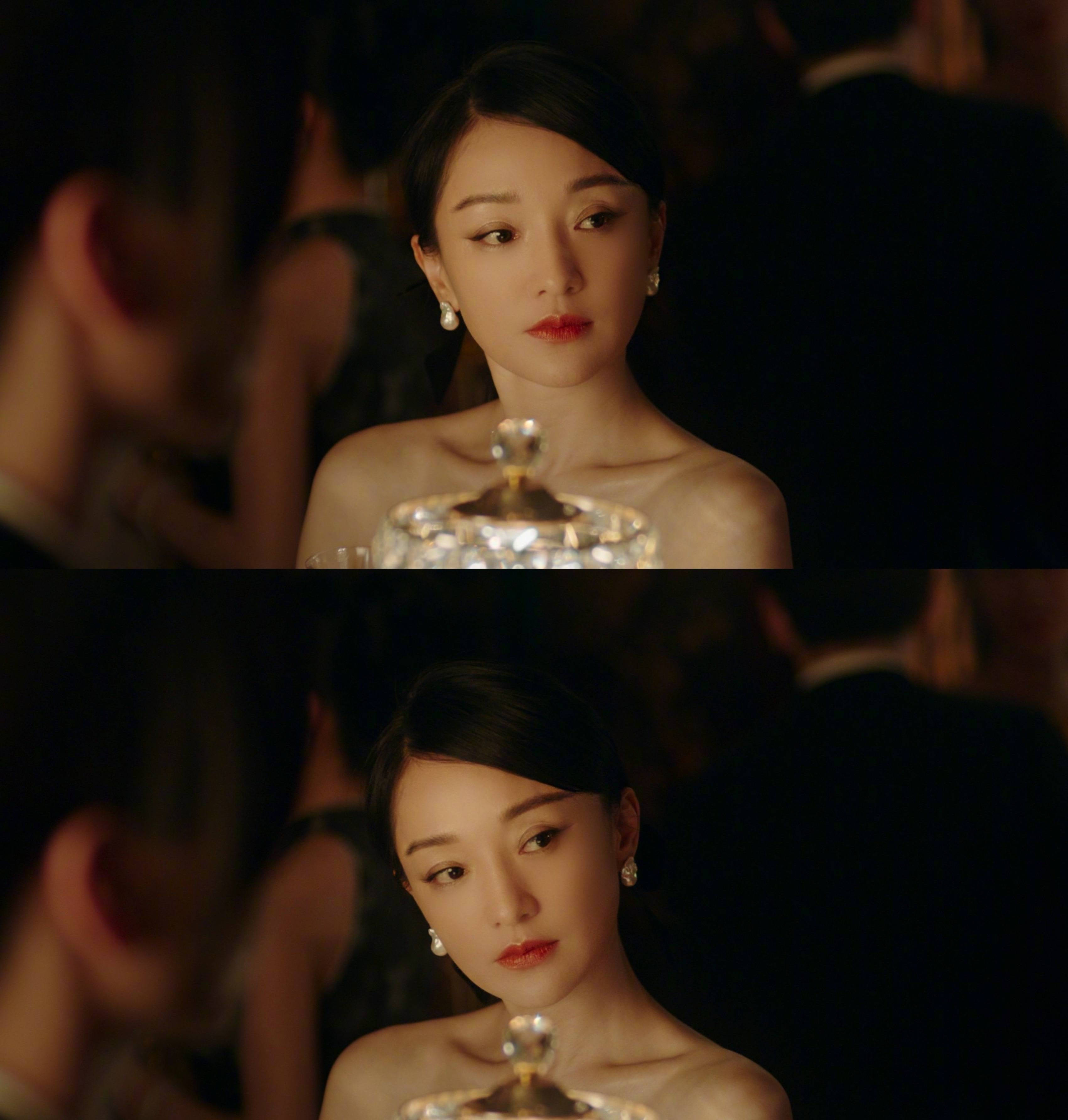 1/ 12 搜狐娱乐讯 5月14日,周迅为某品牌拍摄的广告大片公开,照片里的