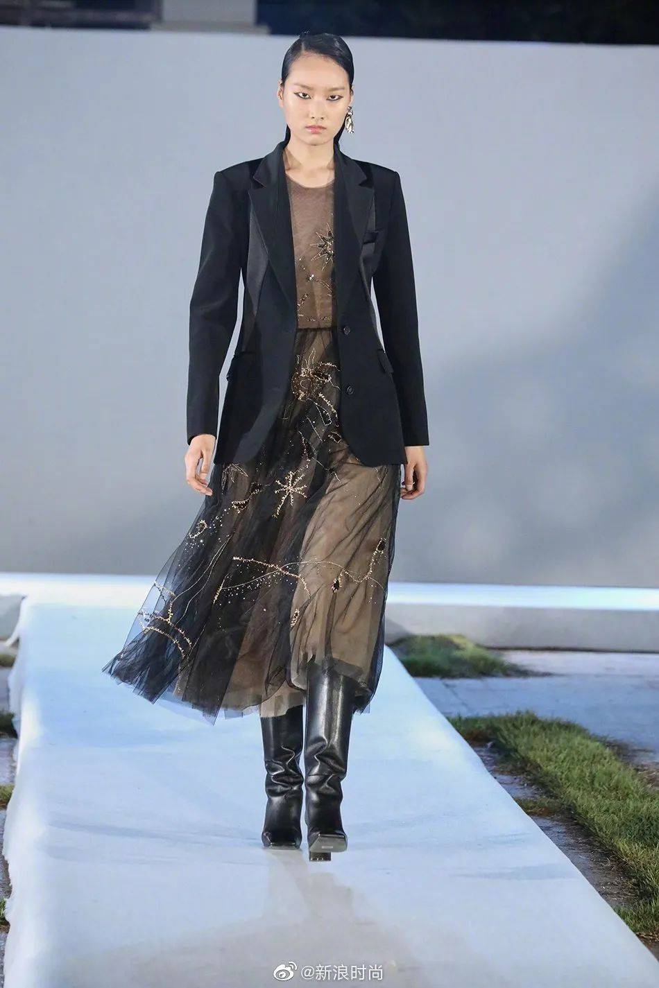 新面孔模特亮相2021海南国际时装周