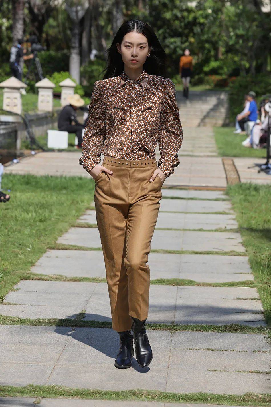 新面孔模特亮相2021海南国际时装周