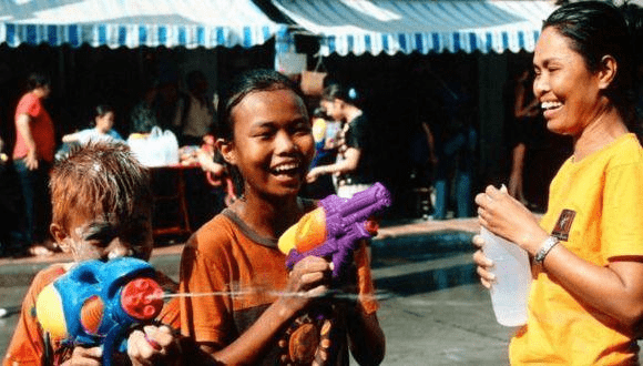 地处热带晒死人的泰国,为啥他们国家的女人总是白白嫩嫩的呢?