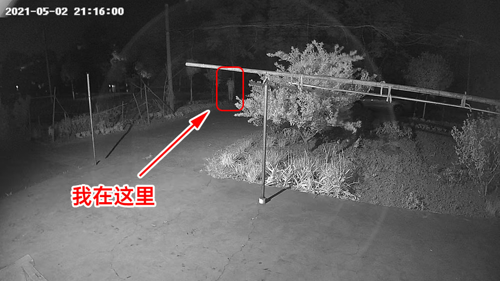 官方数据最远7米夜视距离,实测下,即使是马路上,也能隐约看到人形