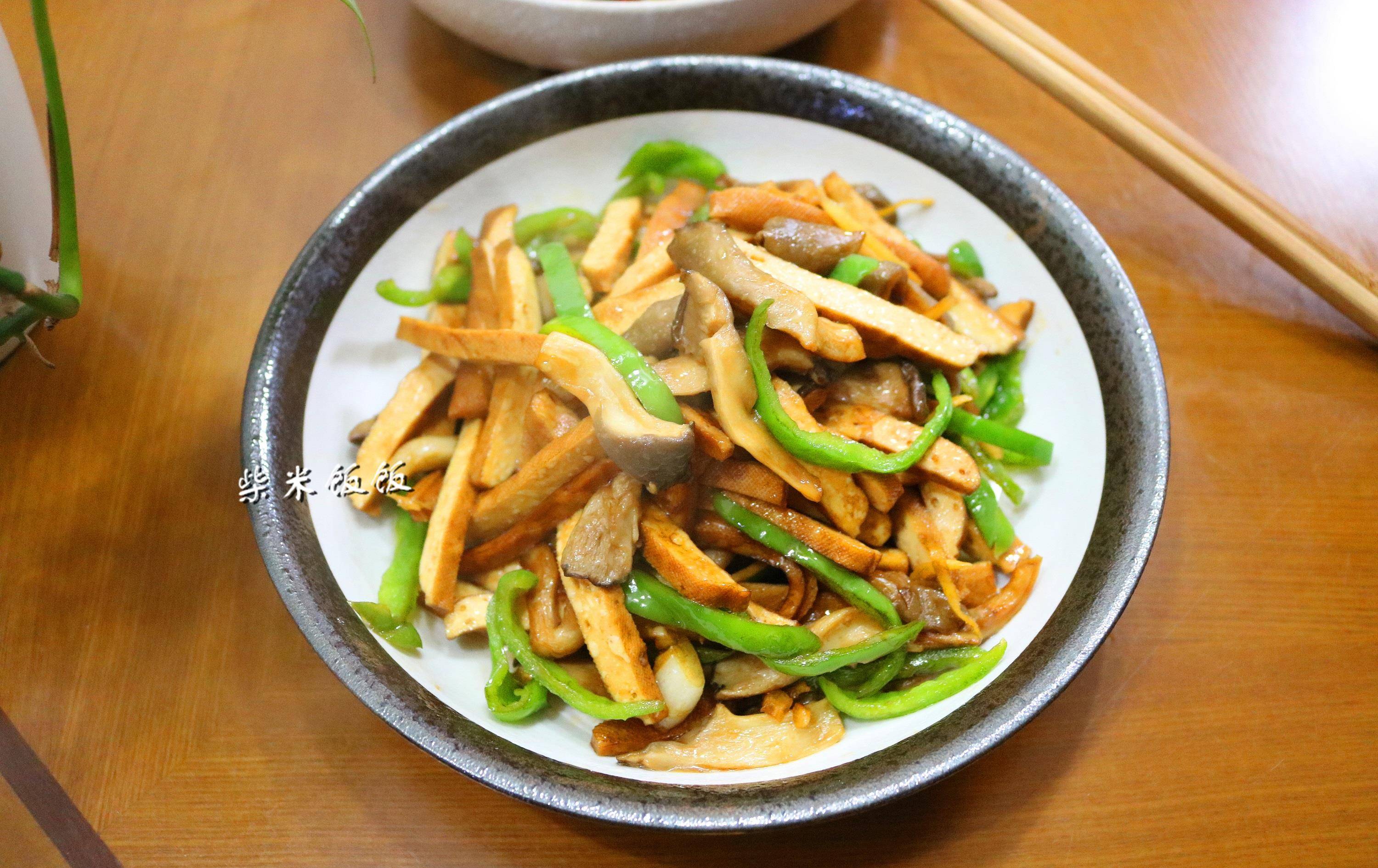 怎么把肉炒的干香 20fe5c261c7e404aa65c9d18a114183b.jpeg