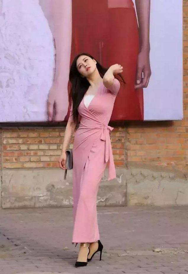 原创婀娜多姿的美女开叉裙优雅又时髦令人叹为观止