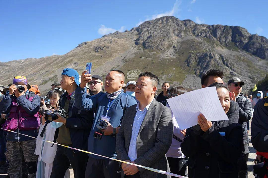 康定市旅游局局长郭斌健,木格措景区管理局局长乌金多吉,木格措景区