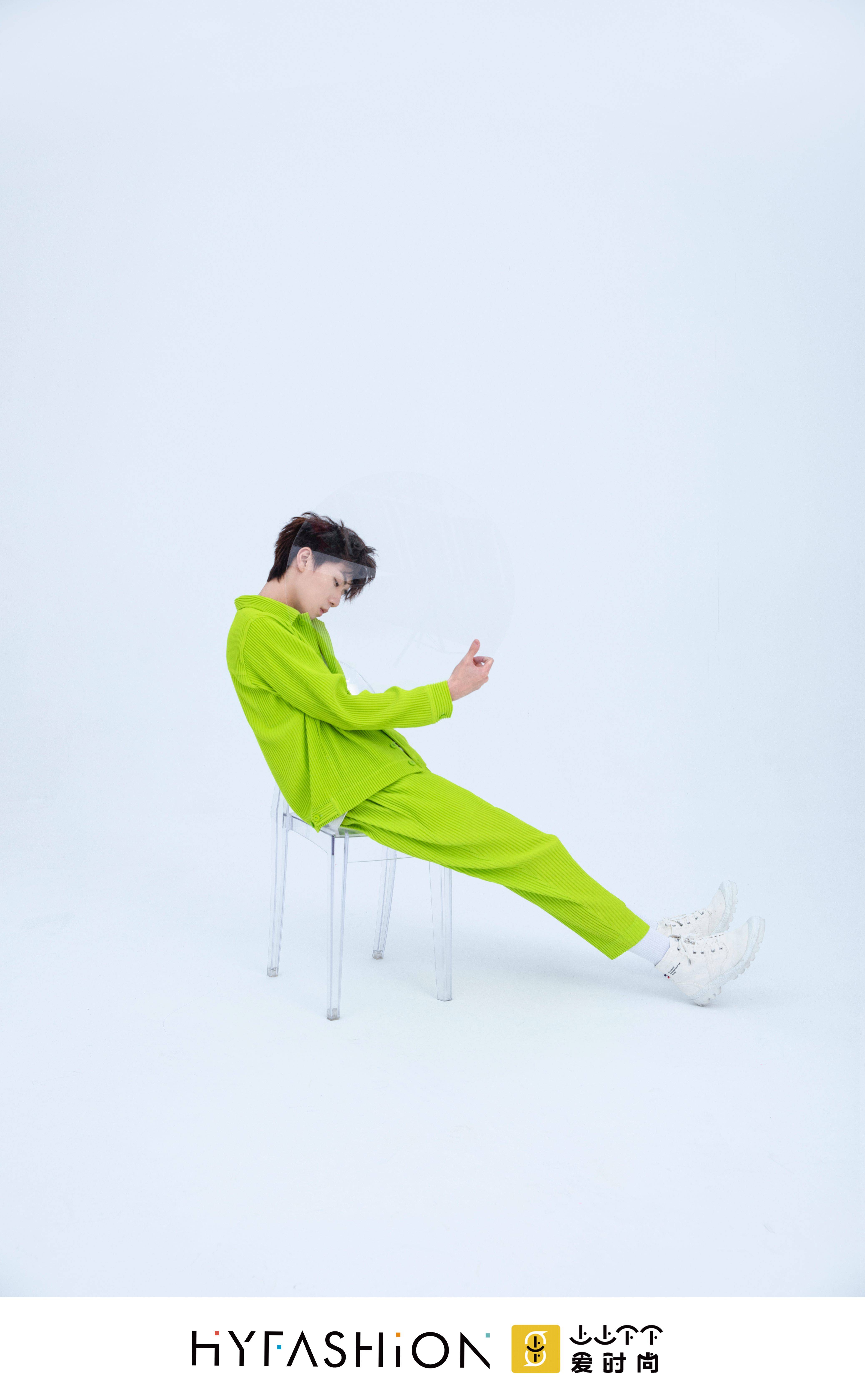 任宥纶最新大片曝光 活力气息肆意展现