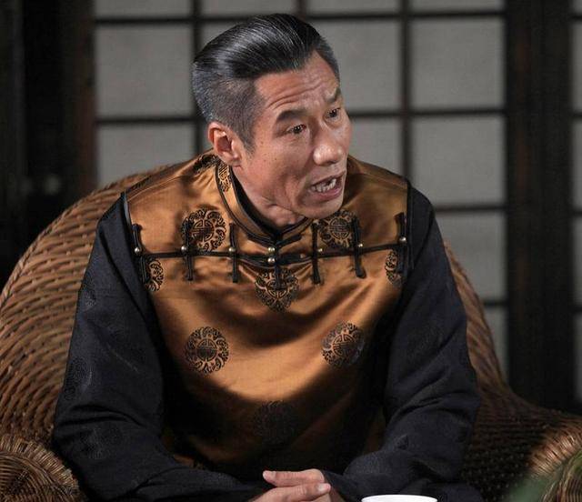 2000年,42岁的刘佩琦与斯琴高娃,陈宝国等出演的《大宅门》收视口碑