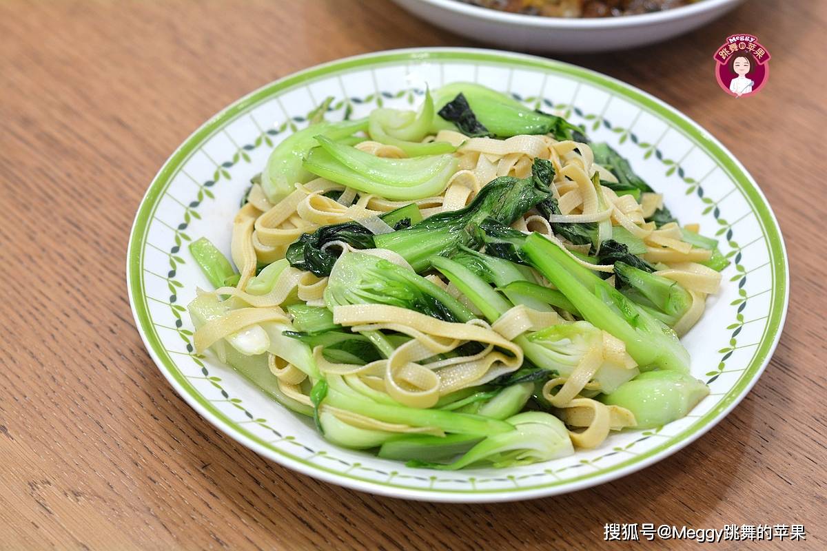原创
高考营养晚餐真不赖,酱油鸡腿焖饭看着都香,5菜1汤用心了
---【酱油鸡腿焖饭】------【红烧带鱼】------【素炒菜花】------【油菜炒豆腐丝】------【焯水鲜百合】------【番茄青豆番茄杂蔬汤】---