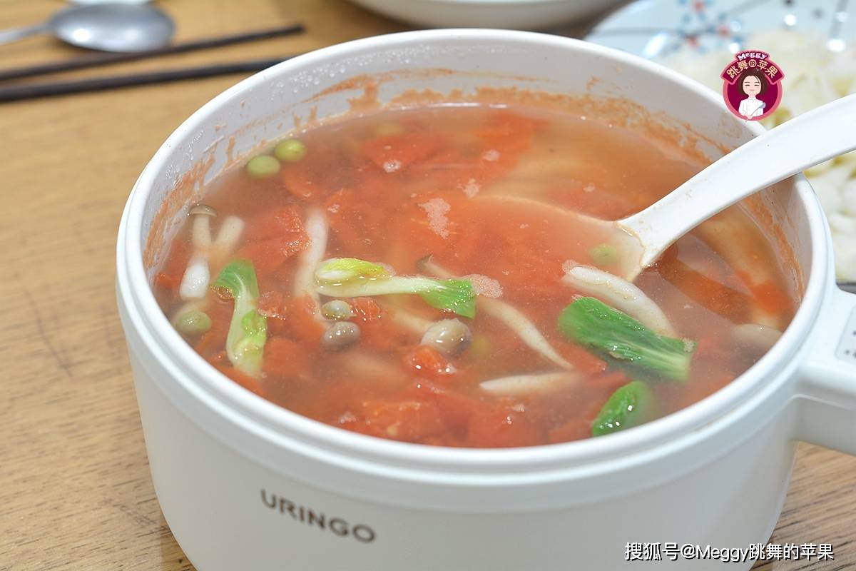 原创
高考营养晚餐真不赖,酱油鸡腿焖饭看着都香,5菜1汤用心了
---【酱油鸡腿焖饭】------【红烧带鱼】------【素炒菜花】------【油菜炒豆腐丝】------【焯水鲜百合】------【番茄青豆番茄杂蔬汤】---
