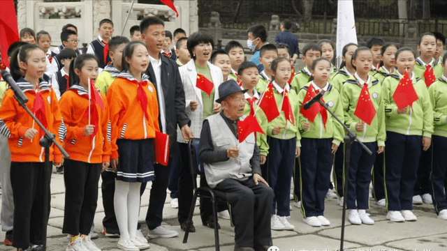卢沟桥一小,二小学生齐诵《少年中国说》,将中国少年青春蓬勃,奋勇