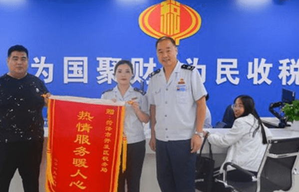 宋庆龄学校:“卓尔不群 光彩夺目——宋庆龄印象展”开幕