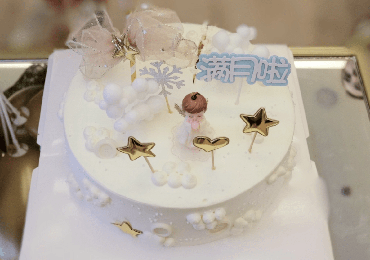 原创马可夫妇为儿子庆祝满月夫妻俩穿情侣装秀恩爱小菠萝娇小软萌