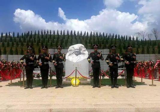 他抗日作战中弹,开国8年后弹头才取出,一家出了六个将军_张震