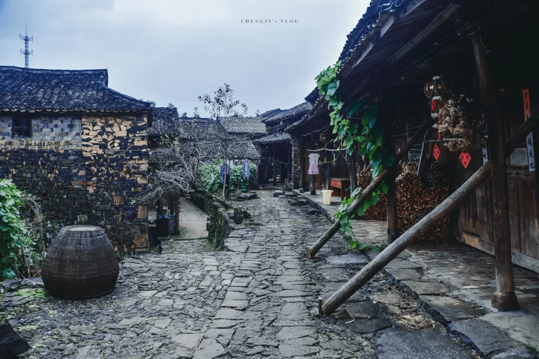 空中乡村金华市磐安乌石村有着680多年的古建筑约起来