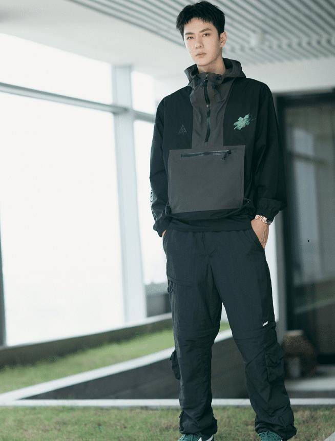 原创王一博街舞3造型出炉阔腿裤叠穿前卫时尚大长腿吸睛满满