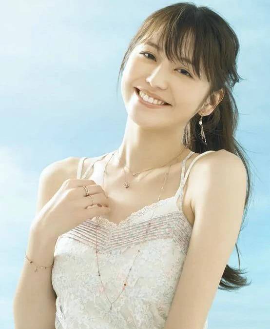 新垣结衣与星野源结婚,扒扒跟她同期走红的女神都嫁给了谁?