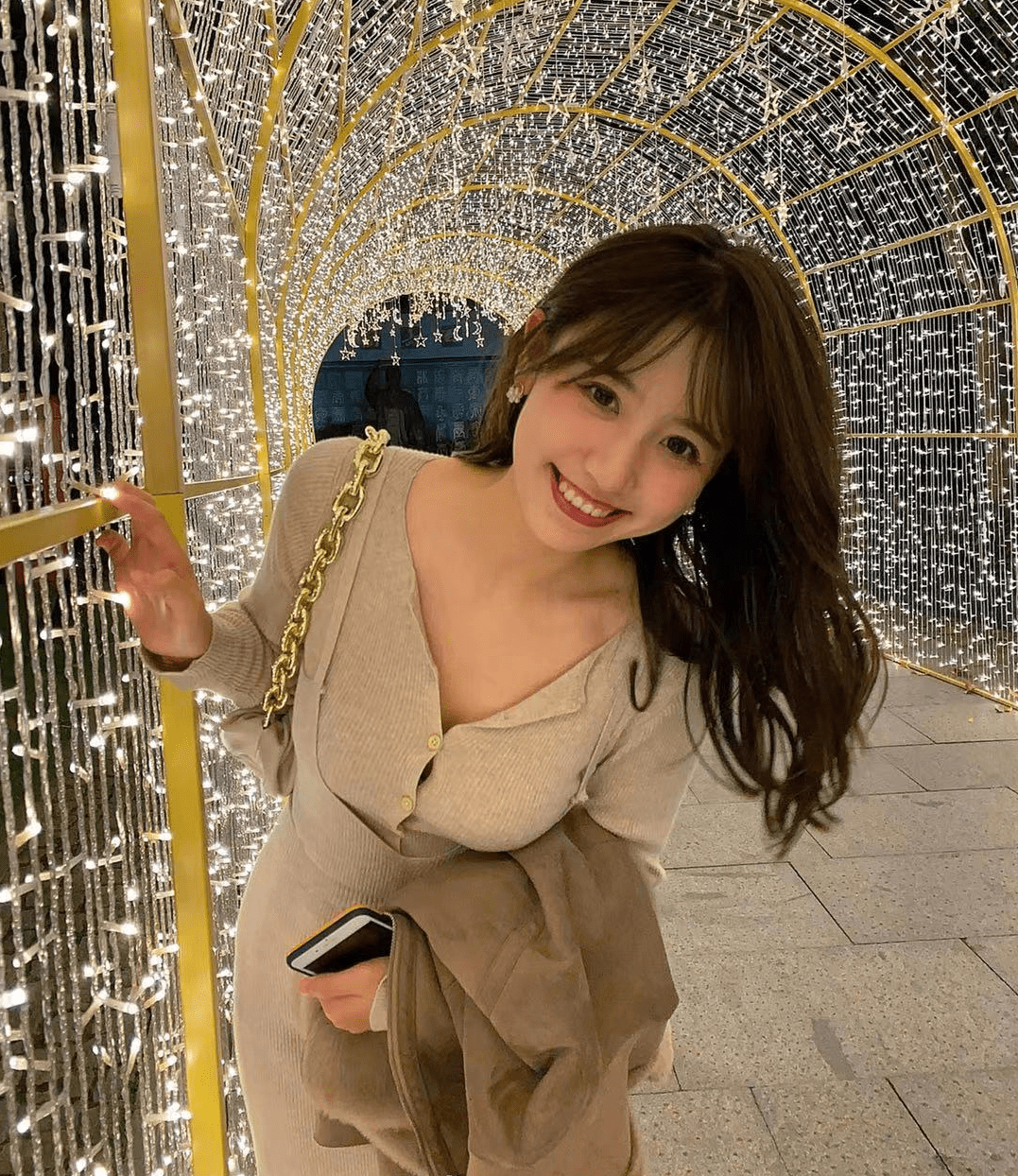 曝网红一栗莎子要结婚了婚纱照很美男方很爱她