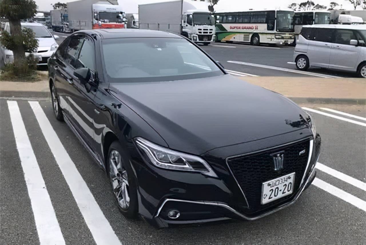 比亚洲龙还高级 全新15代皇冠来了 配v6引擎 后驱 方面