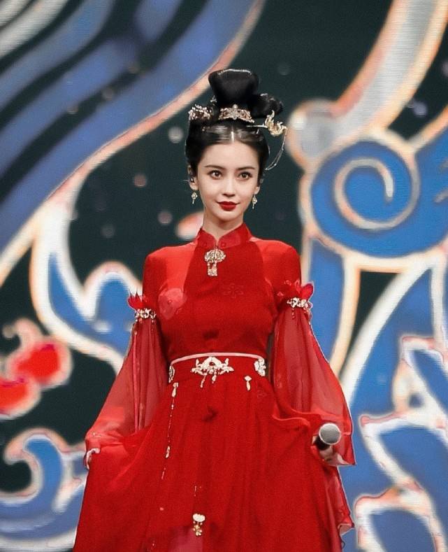 原创angelababy曝饭拍图穿汉服变古典美人85花太有挑战精神