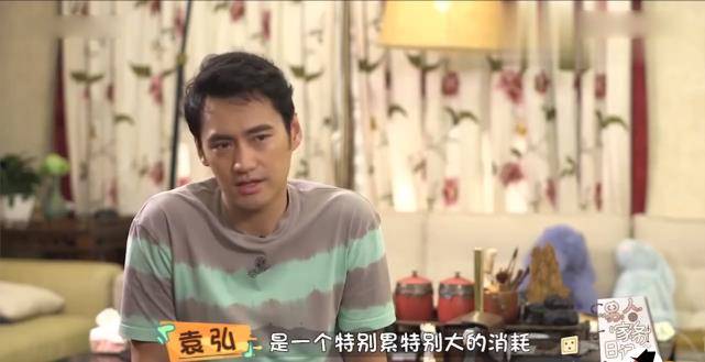 袁弘扛着儿子亲吻张歆艺,一家三口温馨有爱
