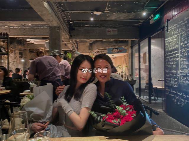 范志毅第一任妻子罕见现身!女儿携土豪男友与母亲聚餐