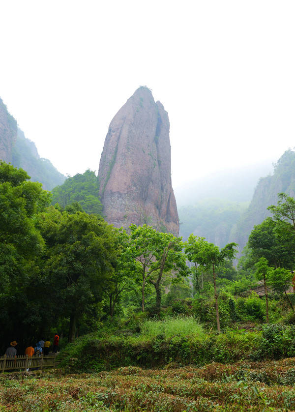 天下第一瀑水云烟雾难分焉欲写龙湫难着笔