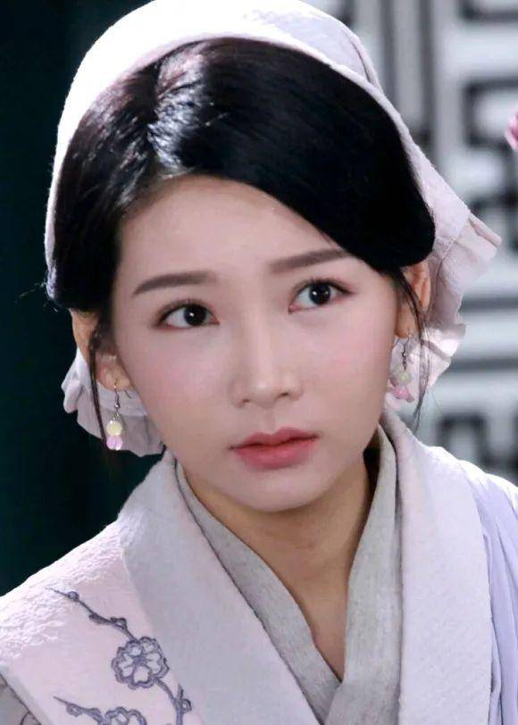 tvb古装喜剧将播,萧正楠为角色牺牲大,因出场需要剃光脚毛_汤洛雯