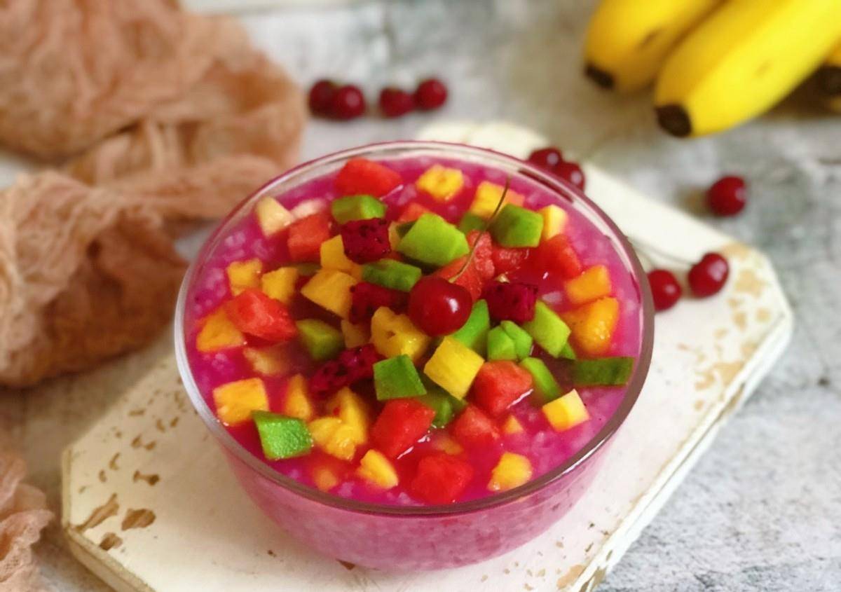 菜品:水果冰粥或许很多人还没有吃过水果粥,水果和粥搭配起来,还是