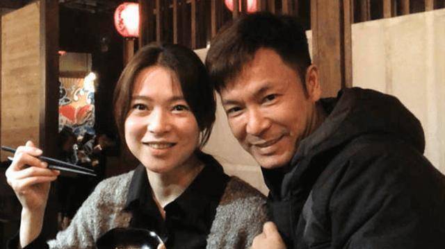 原创和小15岁妻子同台秀恩爱几经波折幸福更甚54岁郭晋安变样