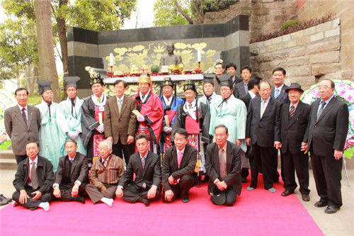 众所周知,朱元璋是一个非常无情的君主,对和自己出生入死的兄弟都能痛