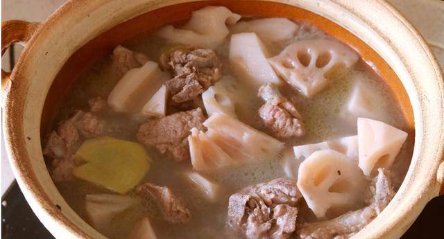 排骨汤怎么炖好喝营养 a6f1957a5229497dba06fc6355ff71cb.jpeg