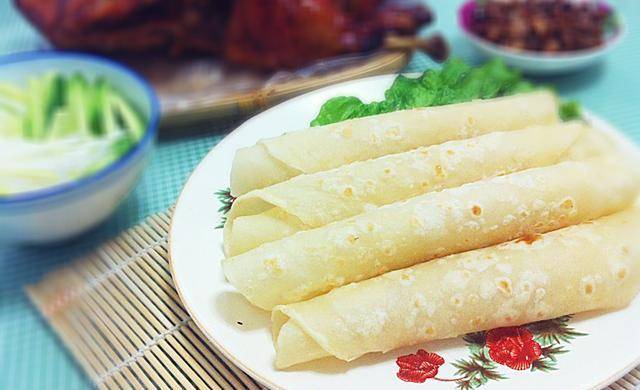 原创自己动手做可口的春饼,柔软劲道还多层,卷肉卷菜吃得香