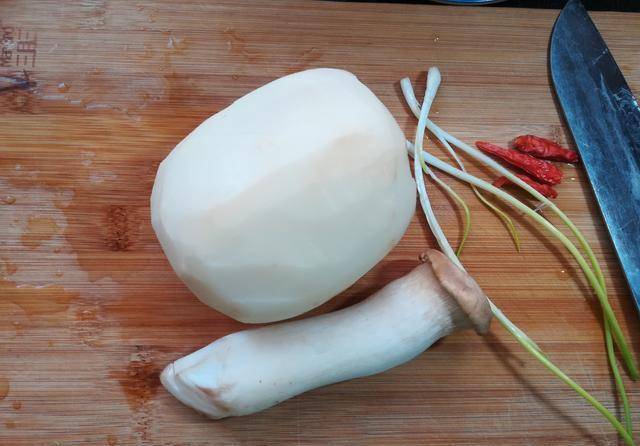 好味爆炒三丁,一盘菜三种食材四种味道,好吃又下饭_莲藕