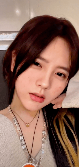 原创网红小霸宠被指撞脸满脸痘痘的男网红气到一晚