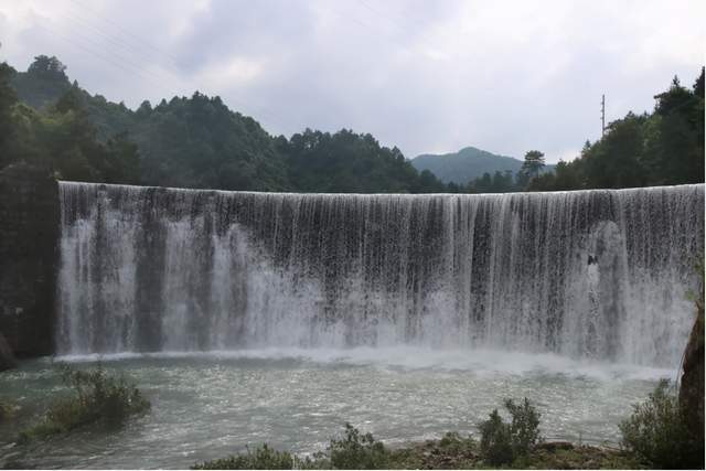 资源户外观光之地龙溪水库景色美如画