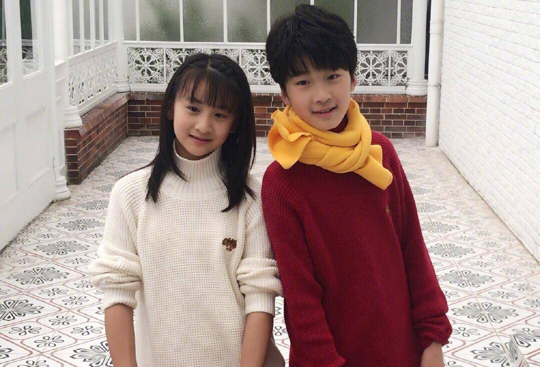 原创青梅竹马张悦轩连续6年为森碟庆生两人穿同款毛衣好般配