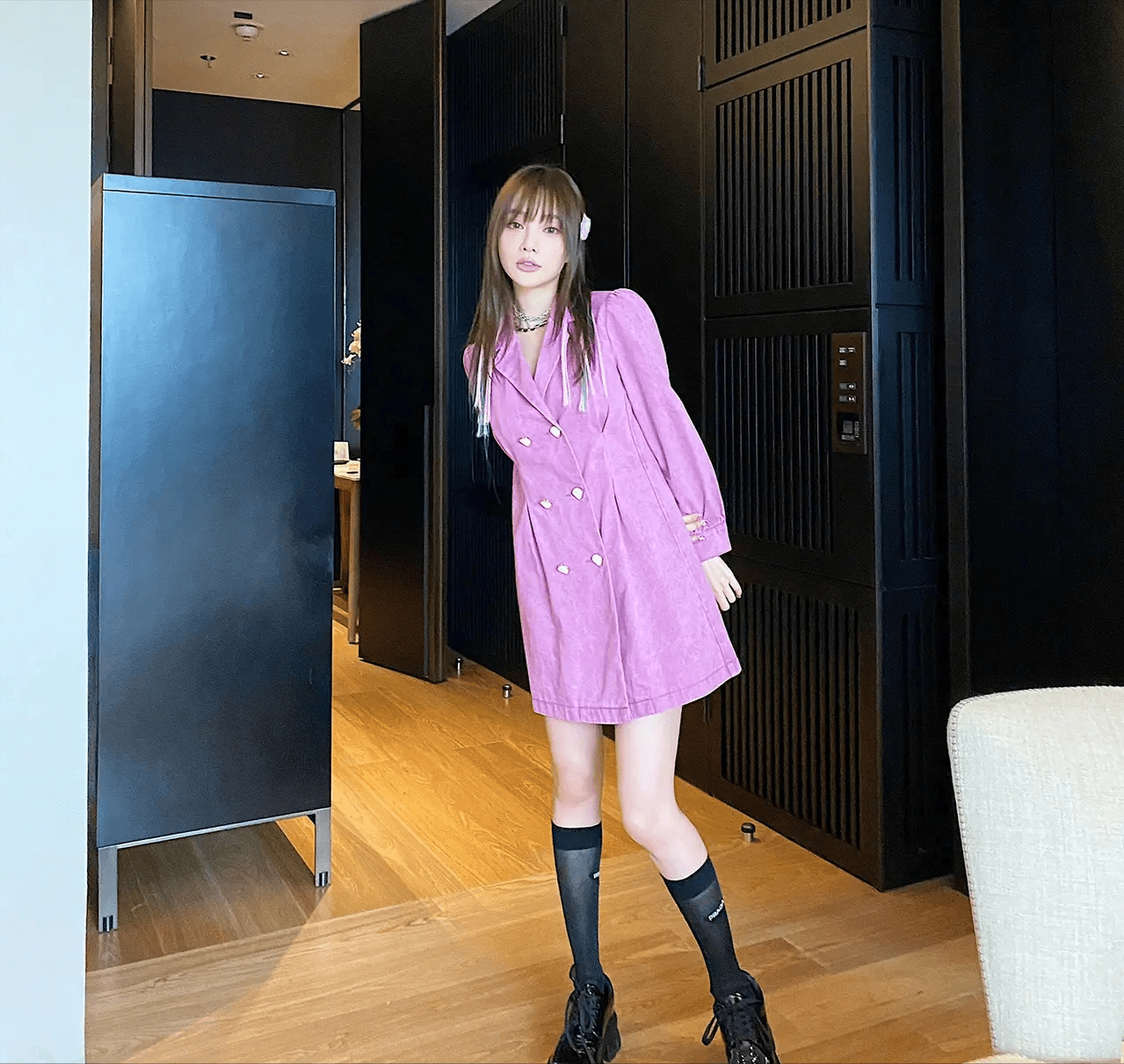 李小璐现身造型突变穿宽松装走嘻哈女团风40岁活出了20岁的姿态