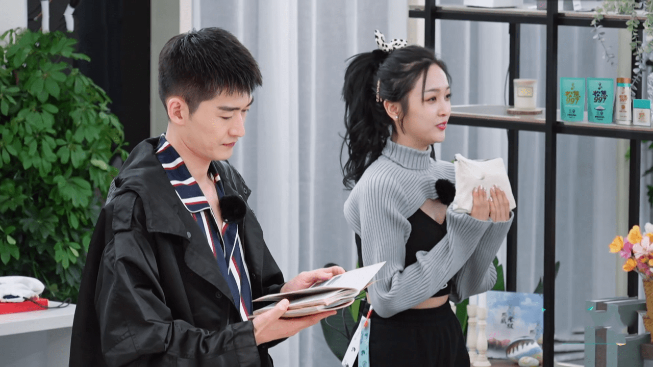 《妻子5》刘涛团长遭质疑,工作全给张翰吴宣仪,被吐槽像蹭团的