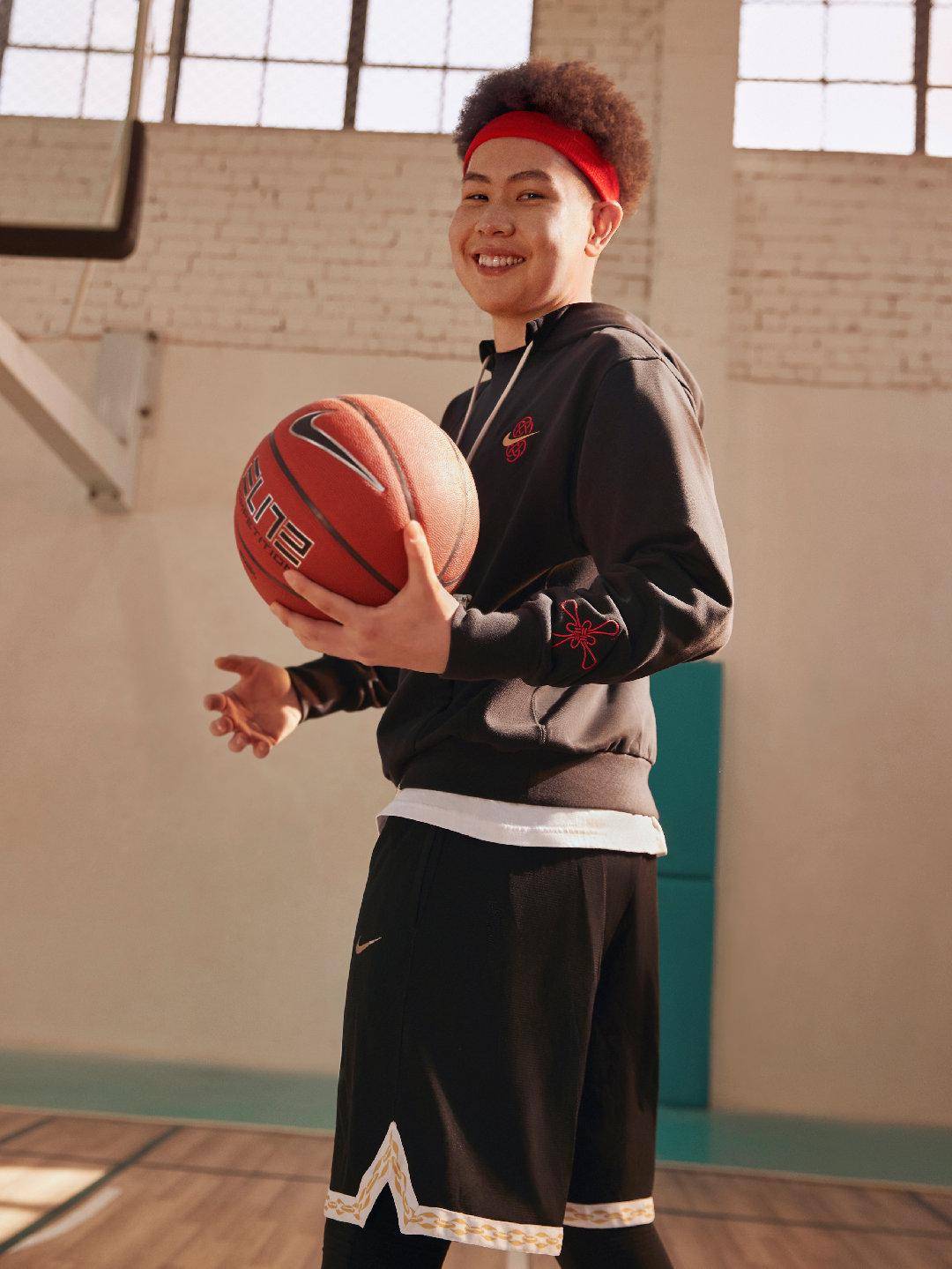 原创耐克618宣传图又惹争议模特眯眯眼还刮掉眉毛被指是故意内涵