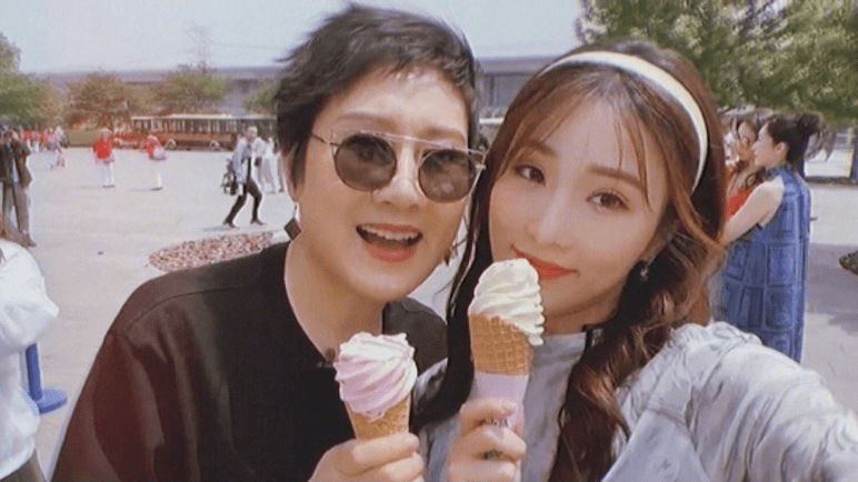 原创张凯丽为女儿铺路张可盈获妈妈力捧却在年少时排斥与母亲同台