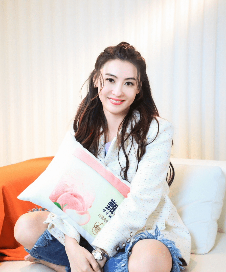 被张柏芝的花样编发惊艳简单时髦好上手清爽减龄好适合夏天