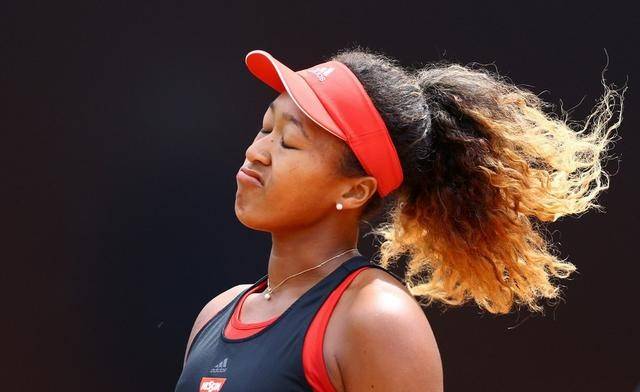 对于大坂直美的表态,很多网友认为她开始自我膨胀了,毕竟像费德勒