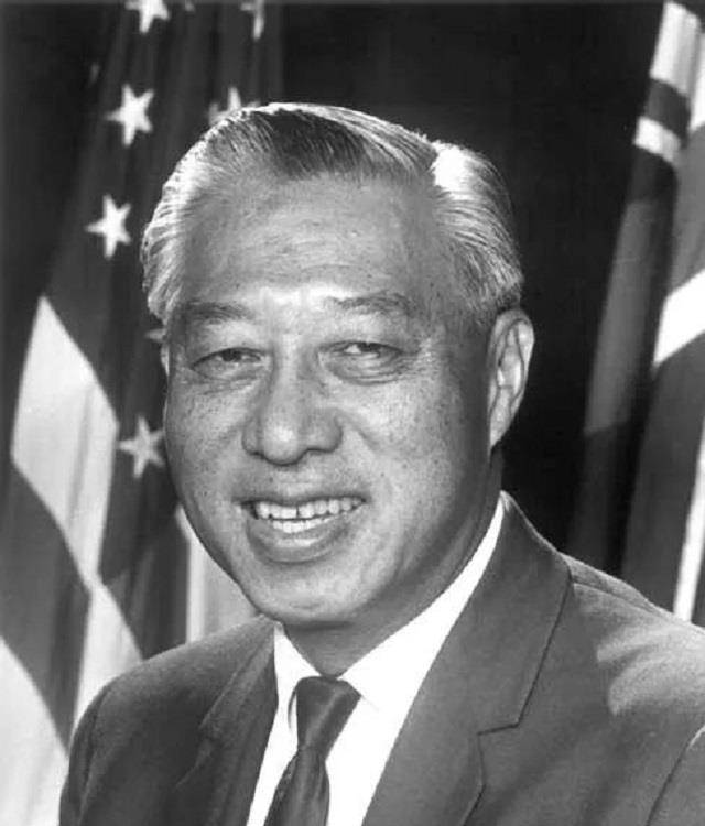 华裔邝友良:从街头擦鞋到竞选美国总统,面对歧视,他没有低头_生活