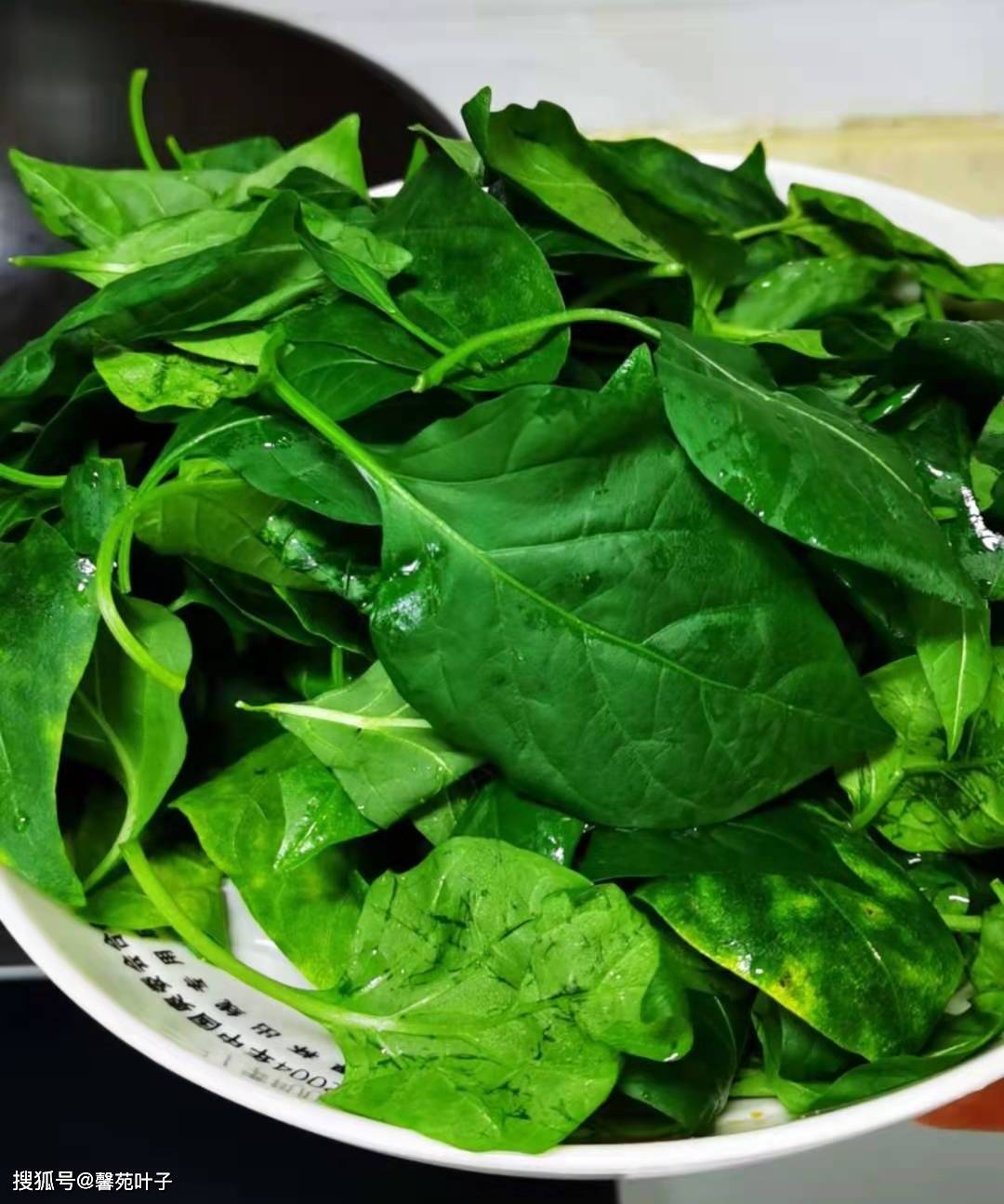 怎样腌制辣椒叶好吃 4d1ef763c0e74e68b23086e593d0311c.jpeg