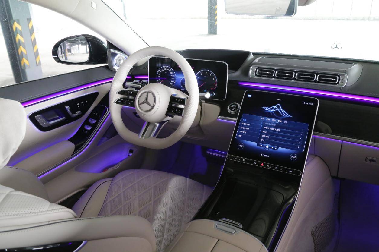 体验过奔驰s500l的内饰我明白了堆料和豪华的不同