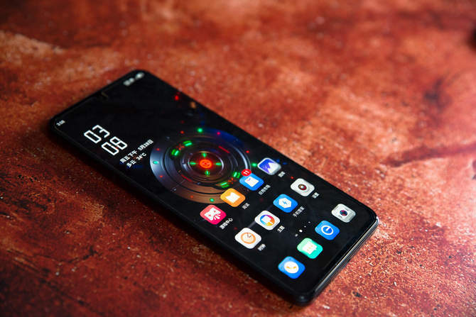 上手|强劲且轻薄的骁龙888游戏手机，西装狂魔腾讯红魔6R上手